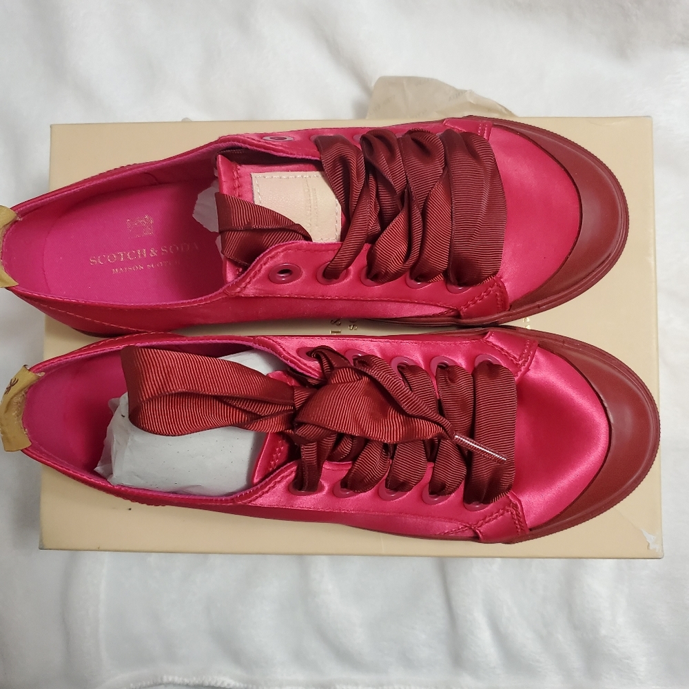 NWB scotch and Soda sneakers size 39